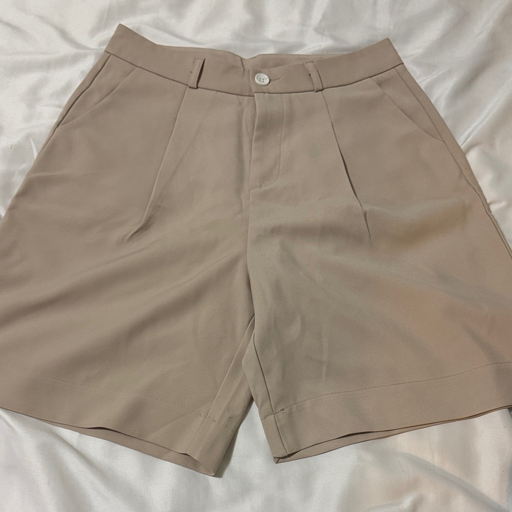 Classic Tan or Grey women’s Shorts xs